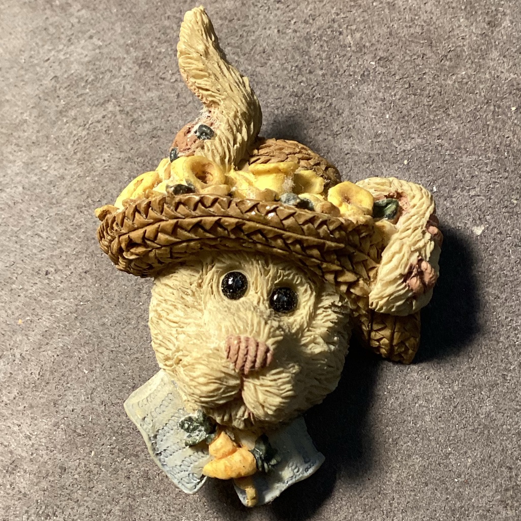 D5-1490 Vintage Brooch Pin 2 Easter Bunny Head Face Flower 12$